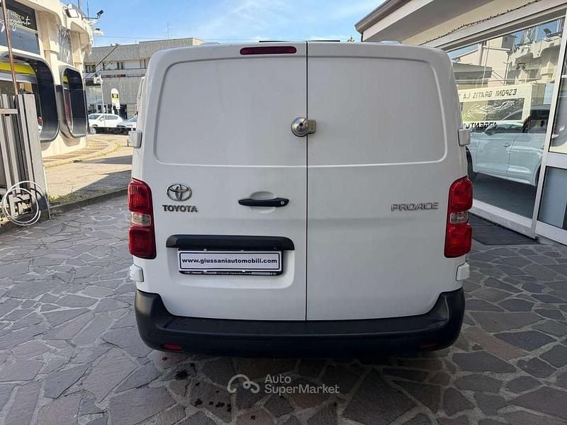 Usata Toyota Proace 120 CV (88 kW) 2022 Bianco Monovolume