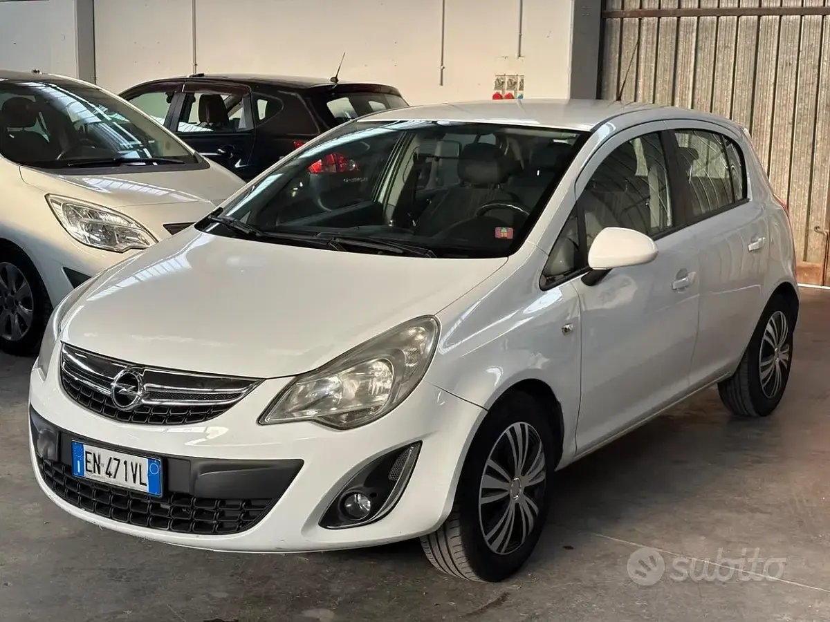 Usata Opel Corsa Edition 86 CV (63 kW) 2013 Bianco Utilitaria