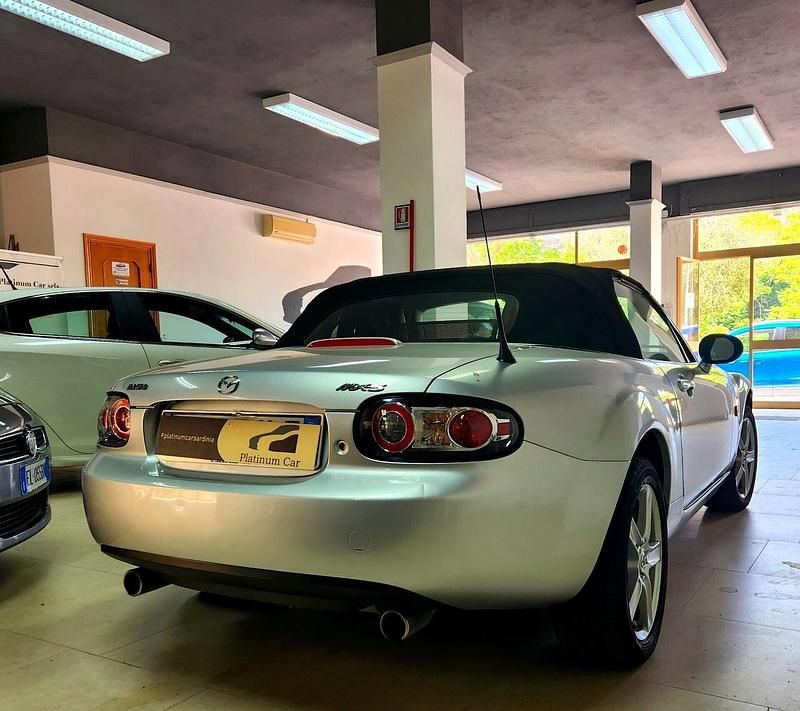 Usata Mazda MX5 126 CV (92 kW) 2006 Argento Cabrio