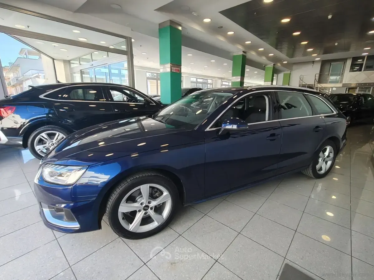 Begagnad Audi A4 Business 163 HK (119 kW) 2023 Blå Kombi
