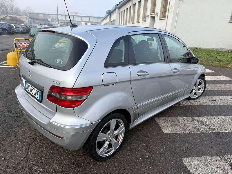 Usata Mercedes B200 140 CV (102 kW) 2006 Argento Monovolume