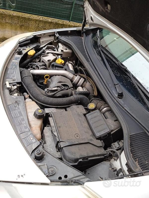 Usata Renault Clio II 68 CV (50 kW) 2010 Bianco Berlina