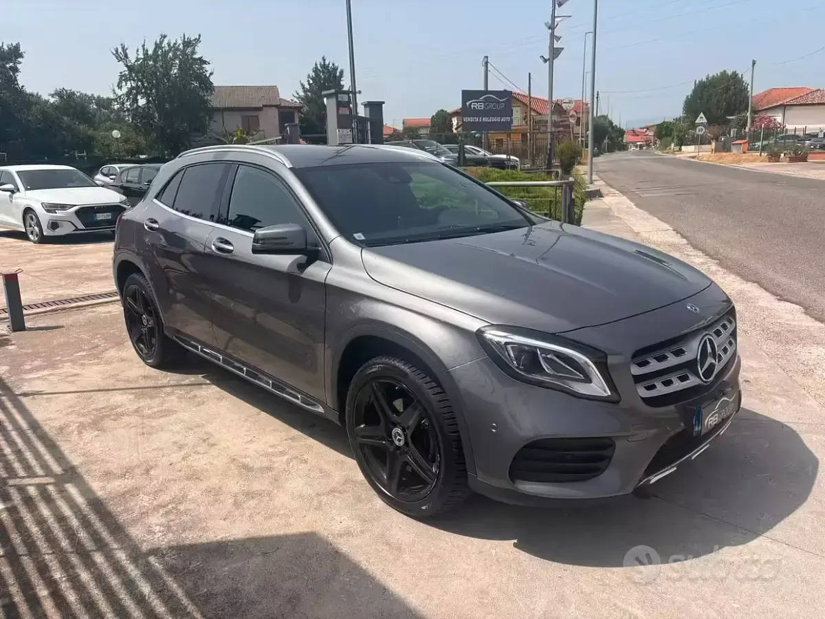 Usata Mercedes GLA200 Premium 136 CV (100 kW) 2019 Grigio SUV