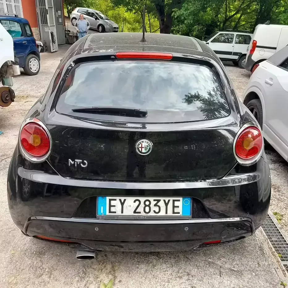 Second-hand Alfa Romeo MiTo Distinctive 120 CP (88 kW) 2015 Negru Hatchback