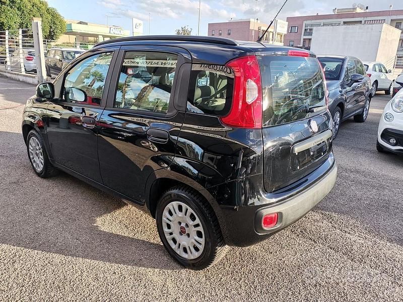 Usata Fiat Panda Easy 69 CV (50 kW) 2014 Nero pastello Utilitaria