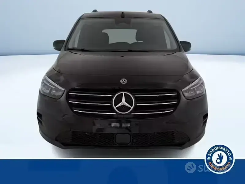 Usata Mercedes T180 116 CV (85 kW) 2025 Nero Monovolume