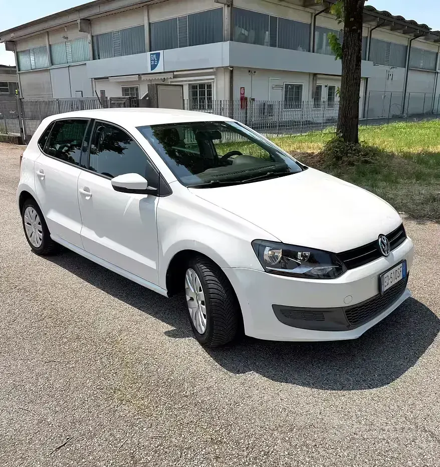Usata VW Polo Comfortline 75 CV (55 kW) 2010 Bianco Utilitaria