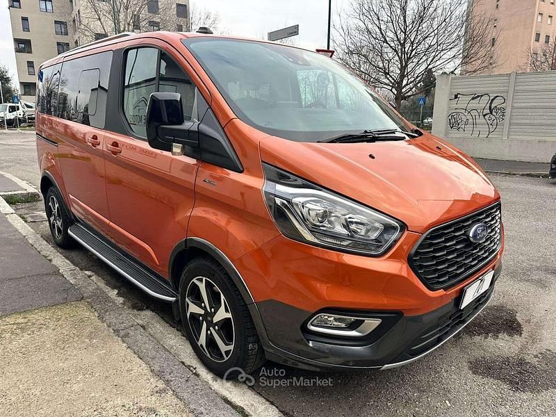 Usata Ford Tourneo Active 170 CV (125 kW) 2022 Arancione glow metallizzato Monovolume