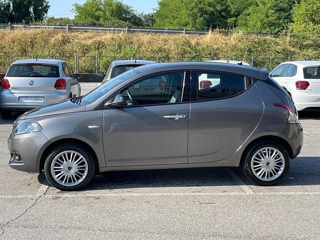 Usata Lancia Ypsilon Silver 69 CV (50 kW) 2022 Antracite Utilitaria