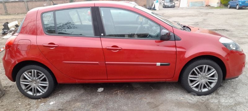 Usata Renault Clio II 75 CV (55 kW) 2011 Utilitaria