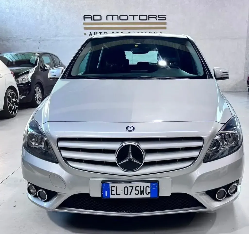 Usata Mercedes B180 122 CV (89 kW) 2012 Argento Utilitaria