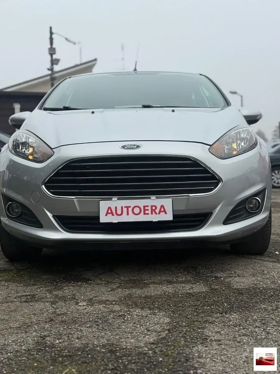 Usata Ford Fiesta Titanium 95 CV (69 kW) 2016 Bianco Utilitaria