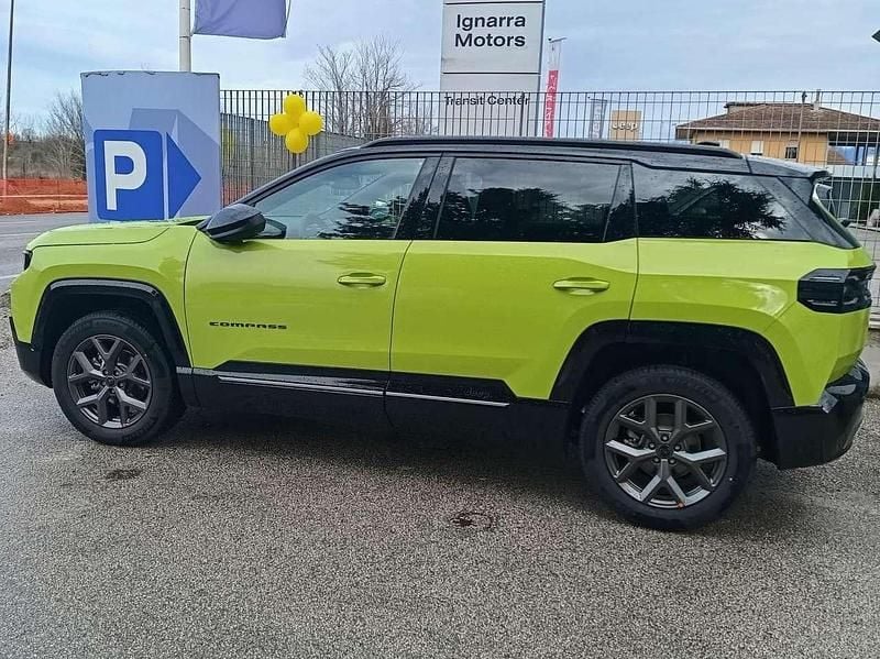 Nuova Jeep Compass 101 CV (74 kW) 2026 Hawaii con tetto nero SUV