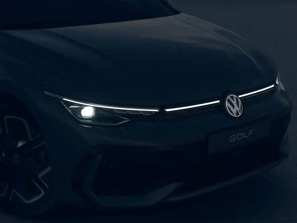 Nuova VW Golf VIII R-line Plus 150 CV (110 kW) 2026 Grigio Berlina