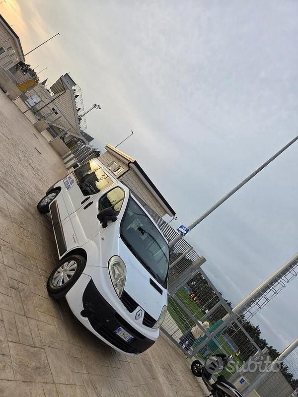 Usata Renault Trafic 115 CV (84 kW) 2008 Bianco Monovolume