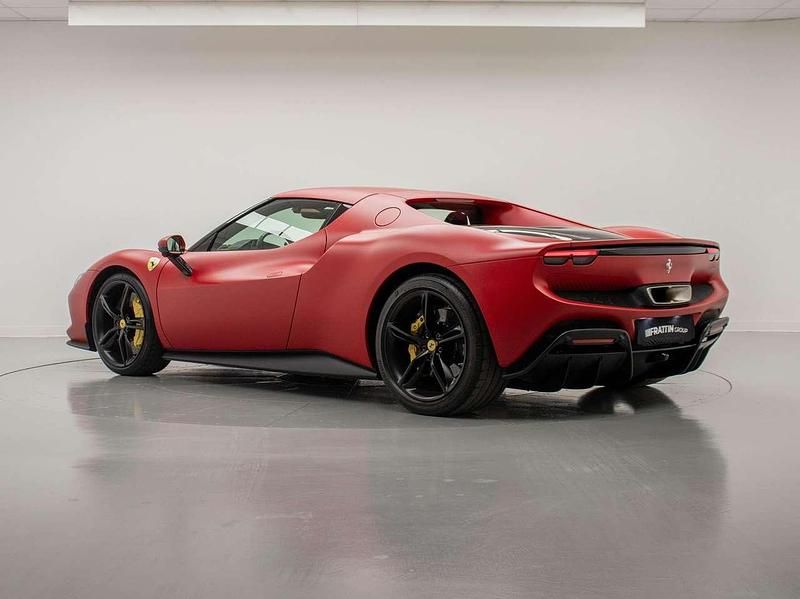Usata Ferrari 296 663 CV (487 kW) 2023 Rosso Coupé