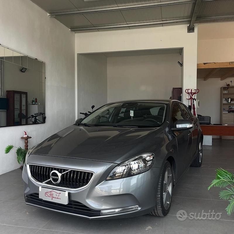 Usata Volvo V40 Business Edition 120 CV (88 kW) 2018 Berlina