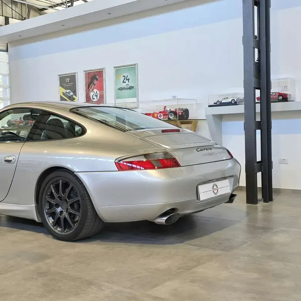Begagnad Porsche 911 Carrera 300 HK (220 kW) 2000 Silver Sportkupé