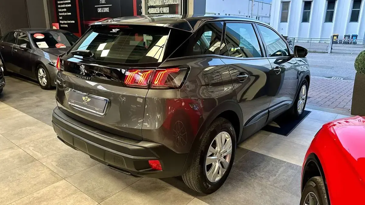 Usata Peugeot 3008 Business-Line 131 CV (96 kW) 2021 Grigio SUV