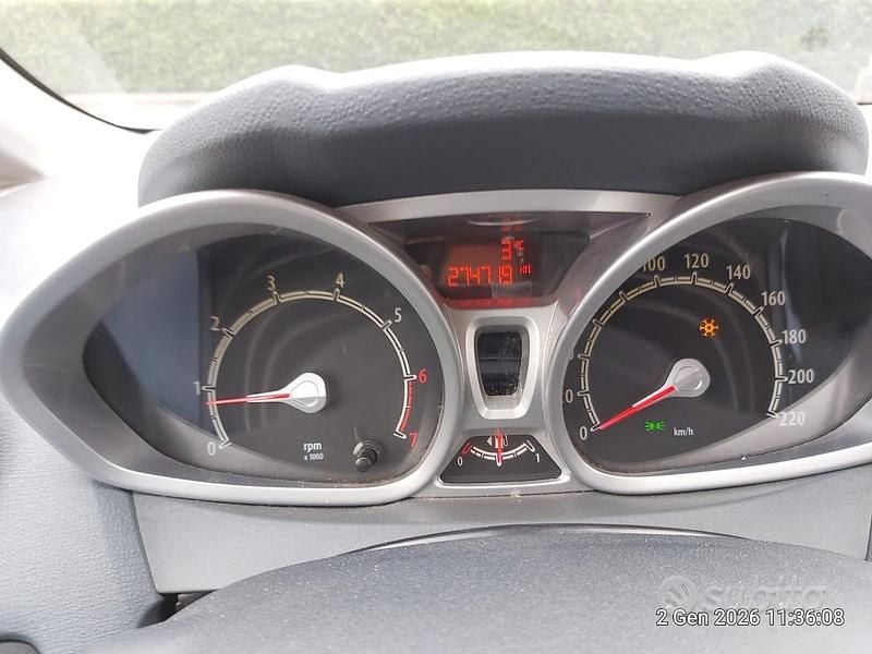 Usata Ford Fiesta 96 CV (70 kW) 2009 Bianco Berlina