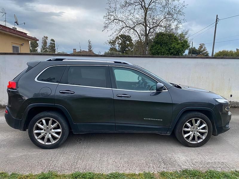 Usata Jeep Cherokee 140 CV (102 kW) 2014 Grigio SUV