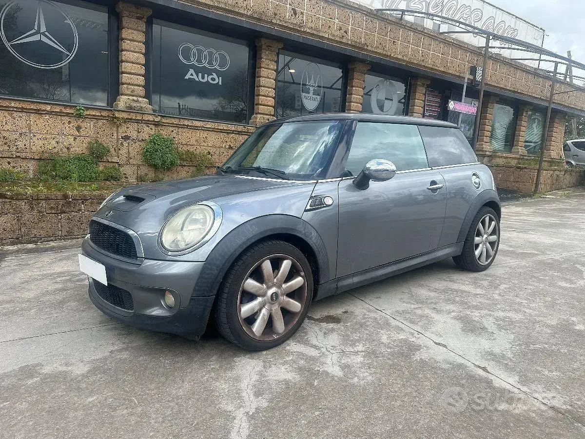 Usata Mini Cooper S 184 CV (135 kW) 2010 Grigio Utilitaria