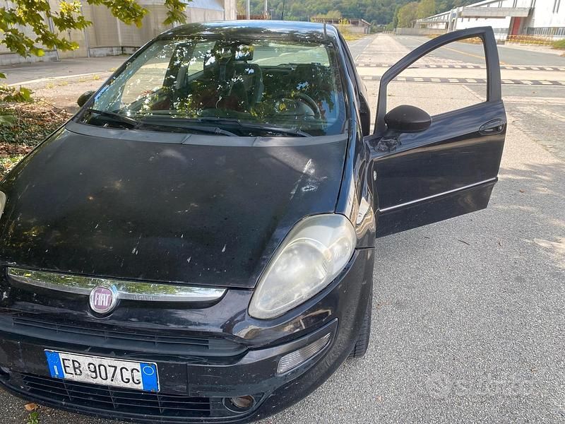 Usata Fiat Punto 95 CV (69 kW) 2011 Nero Utilitaria