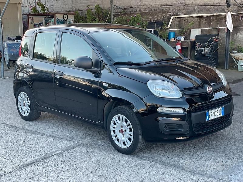Usata Fiat Panda Lounge 69 CV (50 kW) 2019 Nero Berlina