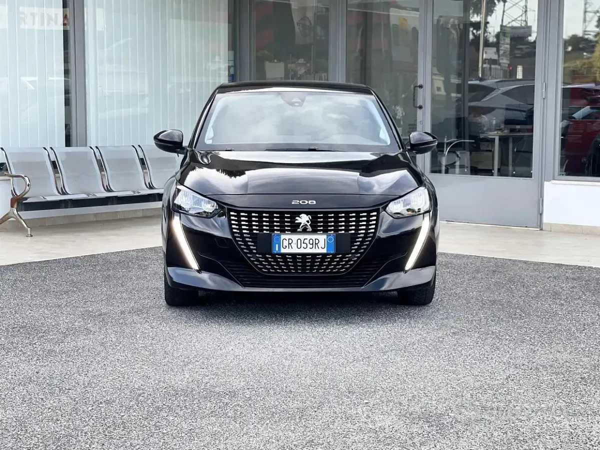 Usata Peugeot 208 75 CV (55 kW) 2023 Nero Utilitaria