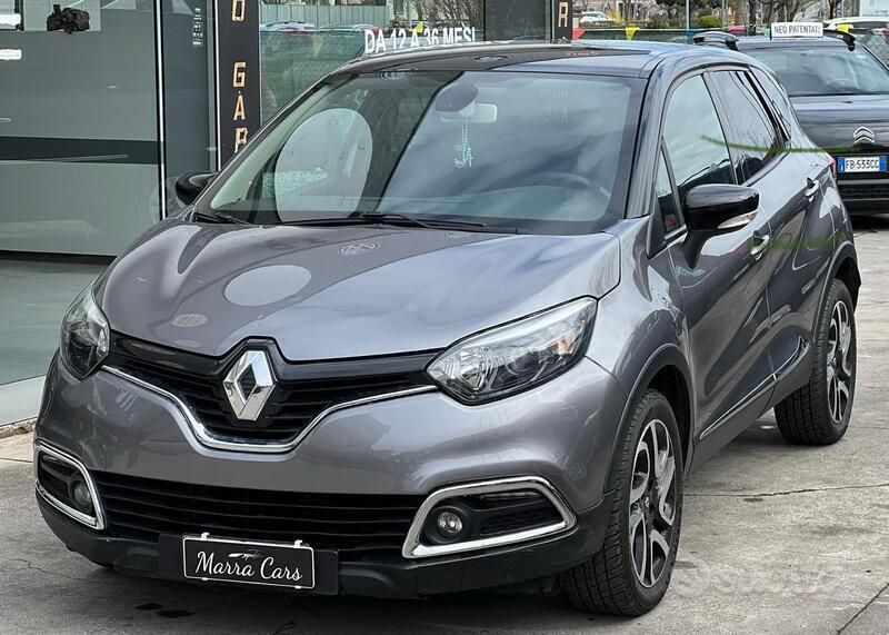 Usata Renault Captur Iconic 90 CV (66 kW) 2016 Argento SUV