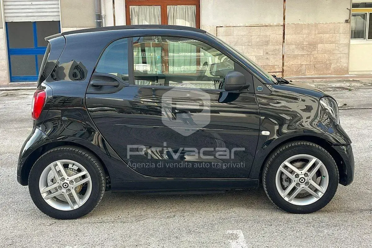 Usata Smart ForTwo Electric Drive Passion 59 kW (81 CV) 2022 Nero Berlina