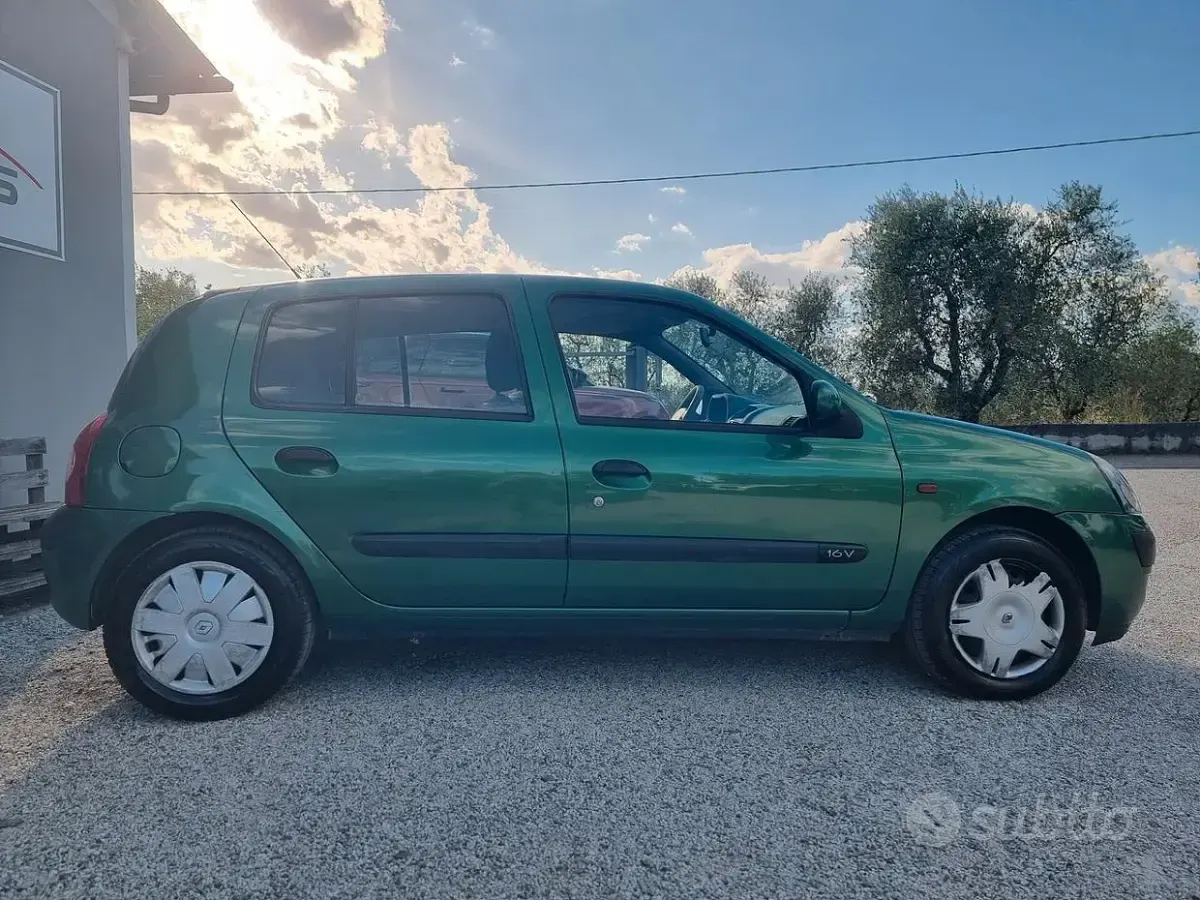 Usata Renault Clio Expression 75 CV (55 kW) 2001 Verde Berlina
