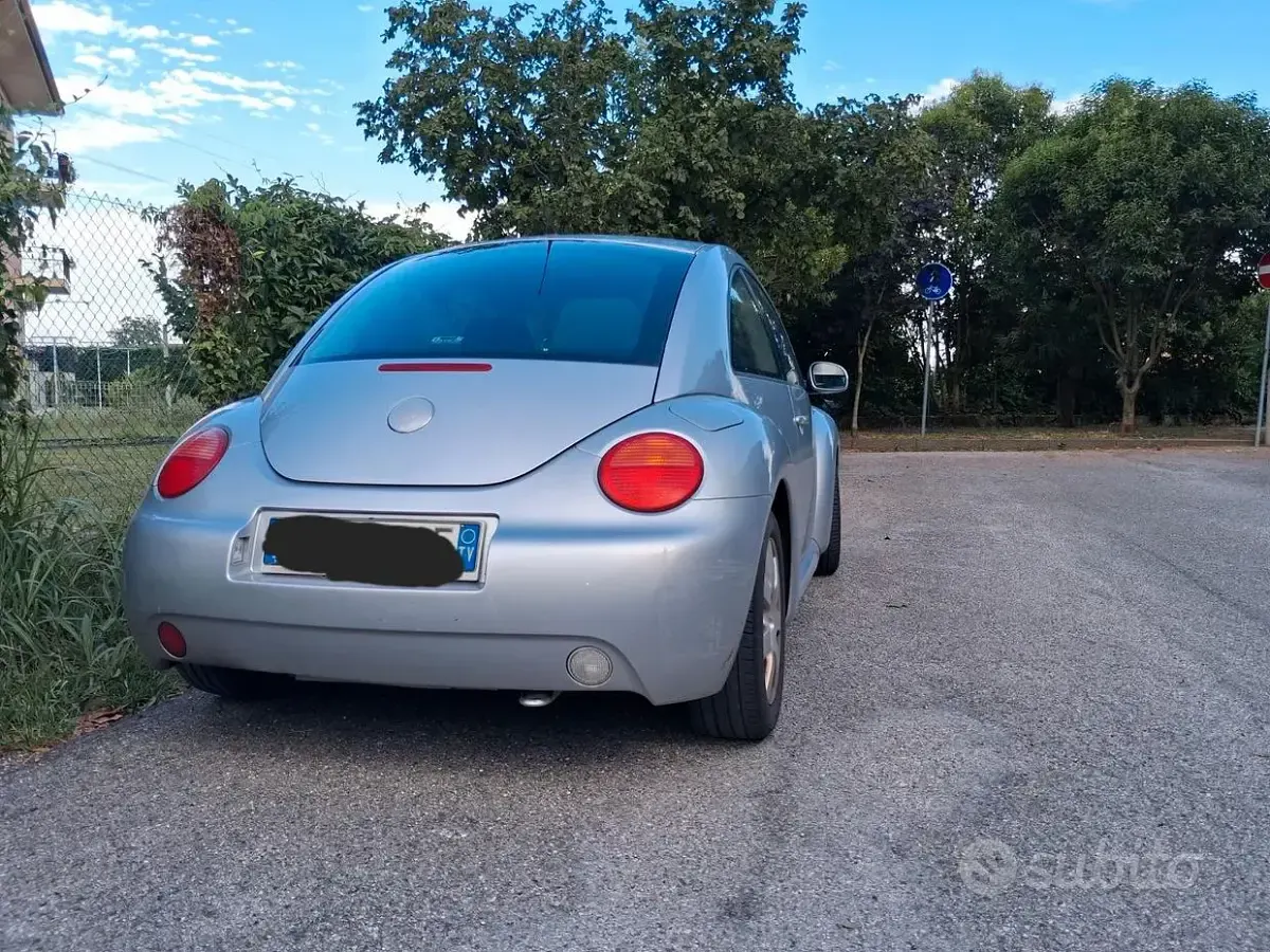 Usata VW New Beetle Style 101 CV (74 kW) 2003 Argento Utilitaria