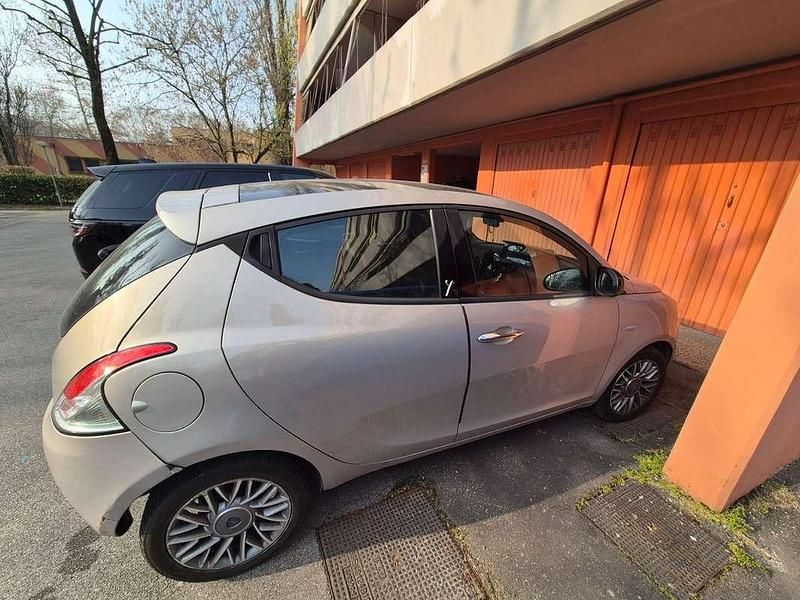 Usata Lancia Ypsilon Gold 95 CV (69 kW) 2011 Utilitaria