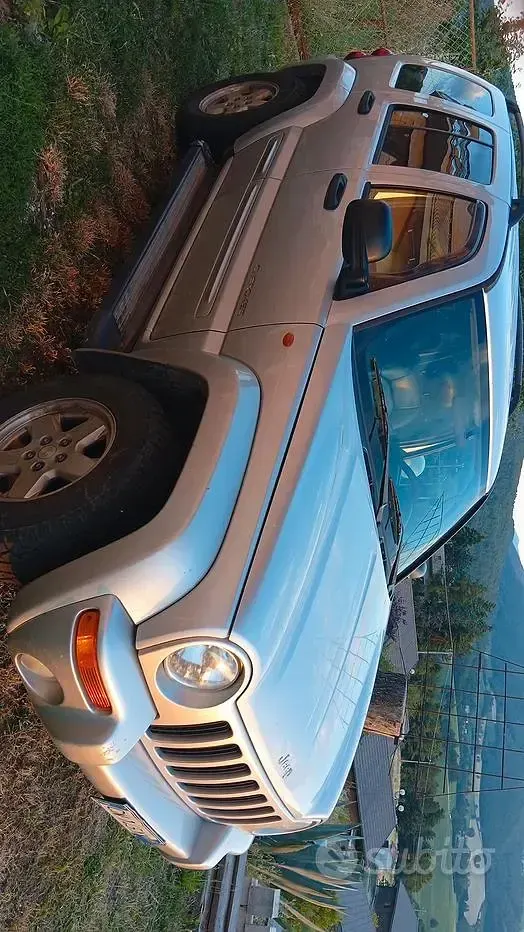 Usata Jeep Cherokee 143 CV (105 kW) 2004 SUV