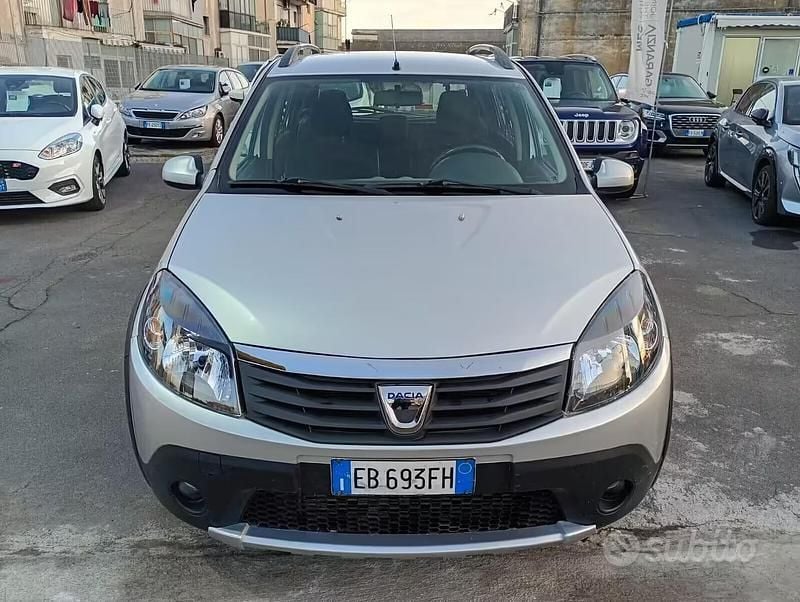 Usata Dacia Sandero 67 CV (49 kW) 2010 Grigio SUV
