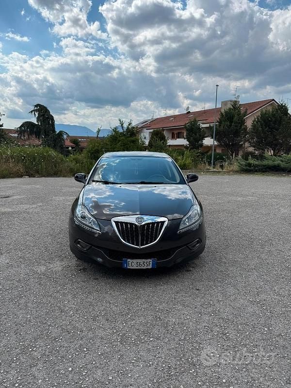 Usata Lancia Delta 150 CV (110 kW) 2010 Grigio Utilitaria