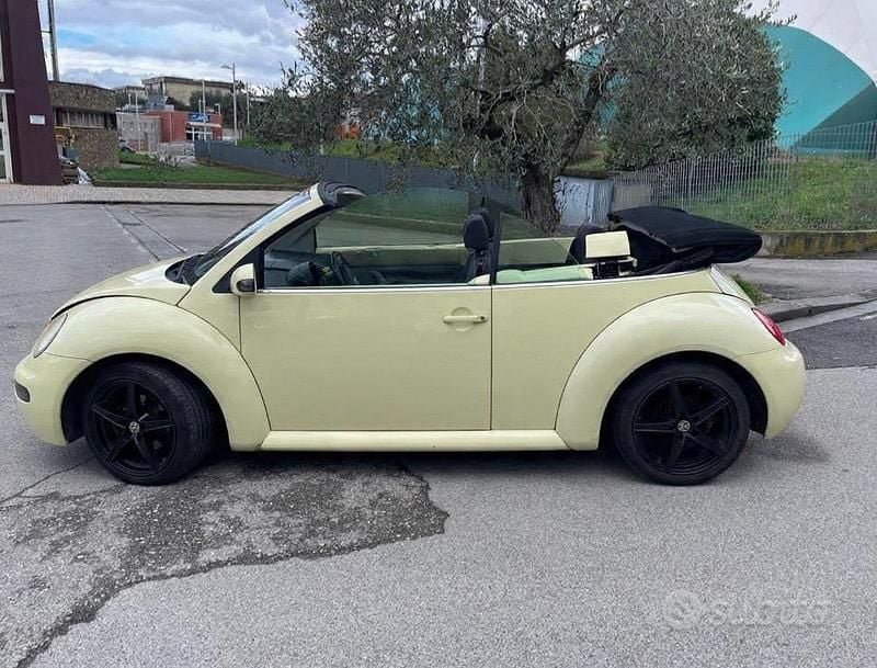 Usata VW New Beetle Cabriolet 102 CV (75 kW) 2004 Giallo Cabrio