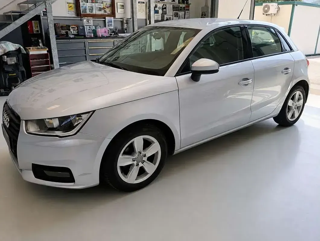 Usata Audi A1 Sportback Ambiente 90 CV (66 kW) 2015 Grigio Utilitaria