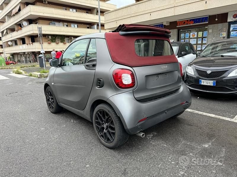 Begagnad Smart ForTwo Cabrio Prime 90 HK (66 kW) 2019 Grå Cab