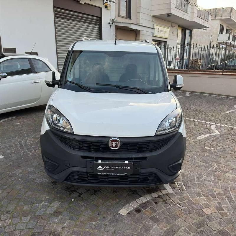 Usata Fiat Doblò Lounge 95 CV (69 kW) 2018 Biancxo Monovolume