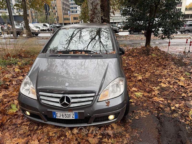 Grigio Usata 2010 Mercedes A150 Elegance Monovolume | 3900 € (Ottimo prezzo) - Immagine 1/4