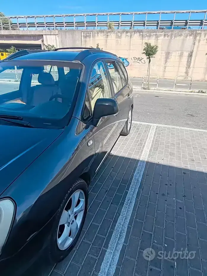Usata Kia Carens 112 CV (82 kW) 2009 Nero Monovolume