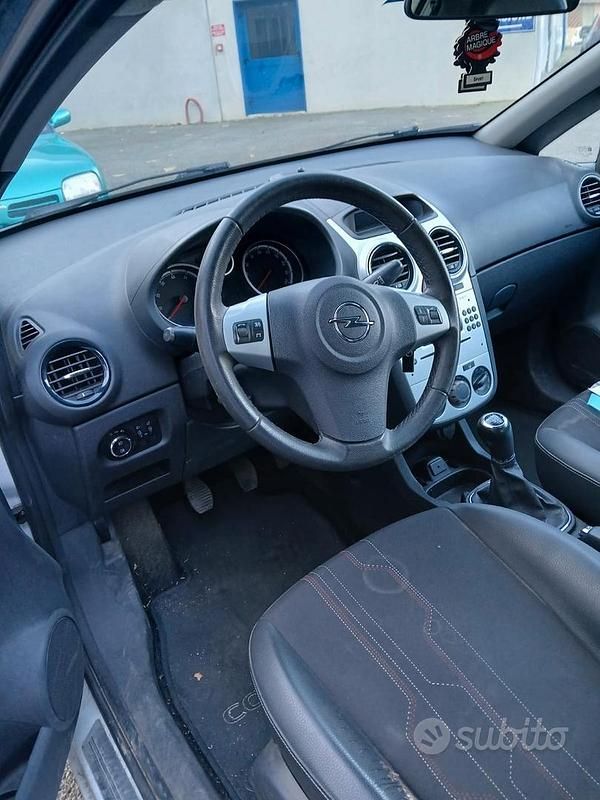 Usata Opel Corsa 75 CV (55 kW) 2012 Bianco Utilitaria