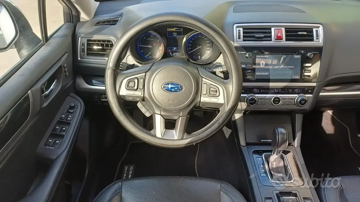 Usado Subaru Outback 150 CV (110 kW) 2015 Gris Familiar