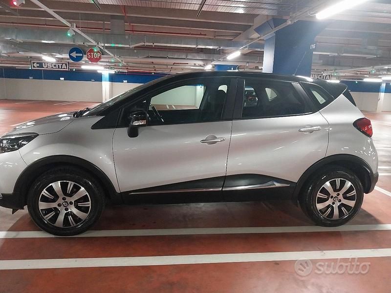 Usata Renault Captur Life 90 CV (66 kW) 2017 Grigio SUV