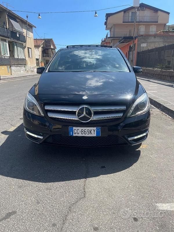 Usata Mercedes B200 156 CV (114 kW) 2012 Nero Monovolume