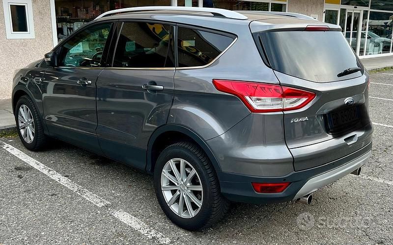 Begagnad Ford Kuga Titanium 140 HK (102 kW) 2013 Grå SUV