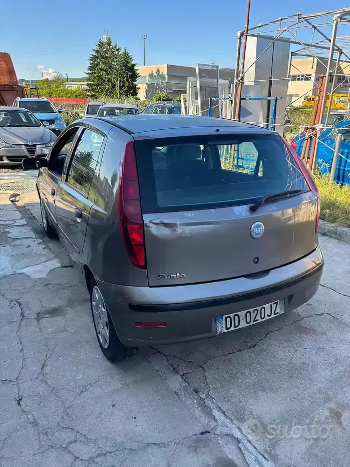 Usata Fiat Punto Classica 60 CV (44 kW) 2007 Beige Utilitaria