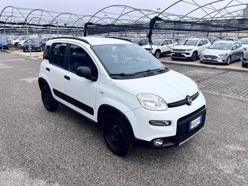 Usata Fiat Panda 4x4 S 85 CV (62 kW) 2019 Bianco Utilitaria